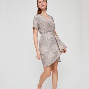 NWT Aritzia Babaton Neutral Beige Cream snake Short Sleeve V Neck Wrap dress L